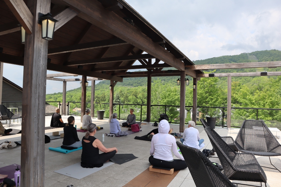 Yoga sur la mezzanine